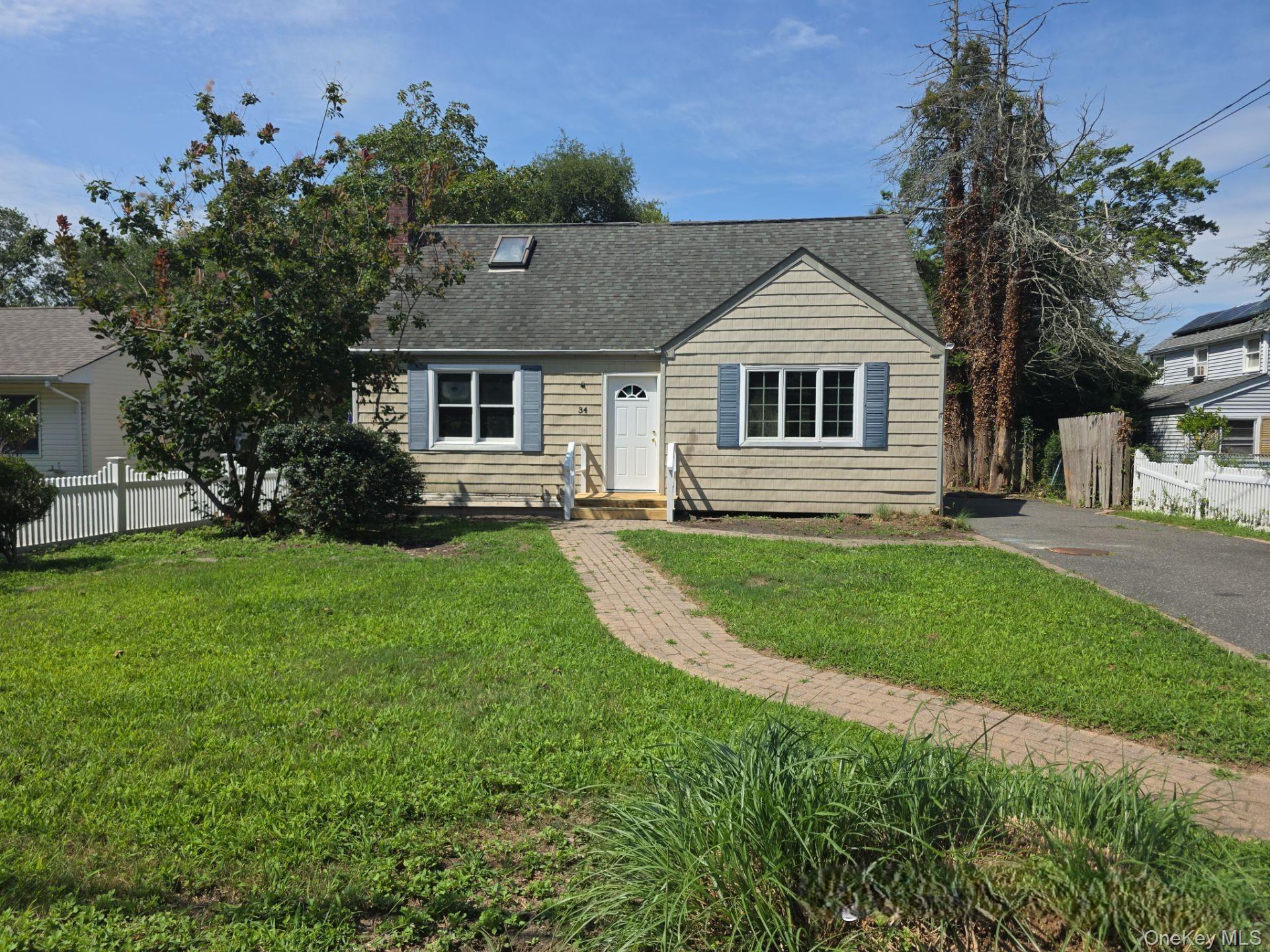 5 bed, 2 bath estate sale at 34 Thorburn Avenue, Patchogue, NY — Suffolk County Long Island listing photo