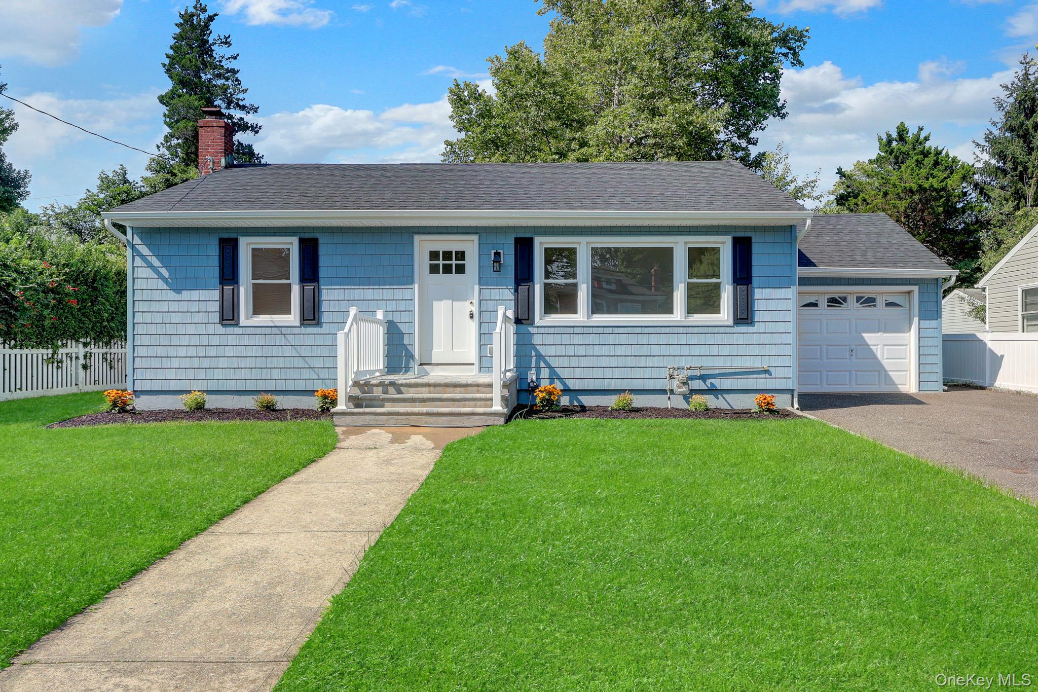 2 bed, 2 bath estate sale at 71 Valentine Avenue, Glen Cove, NY — Nassau County Long Island listing photo