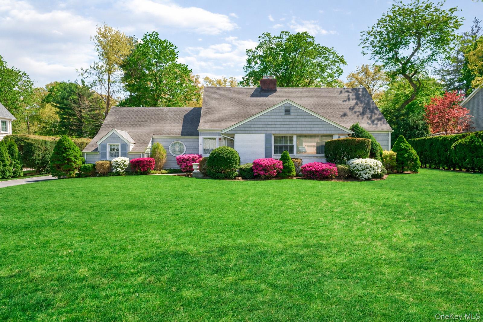 4 bed, 2 bath estate sale at 88 Brook Street, Garden City, NY — Nassau County Long Island listing photo