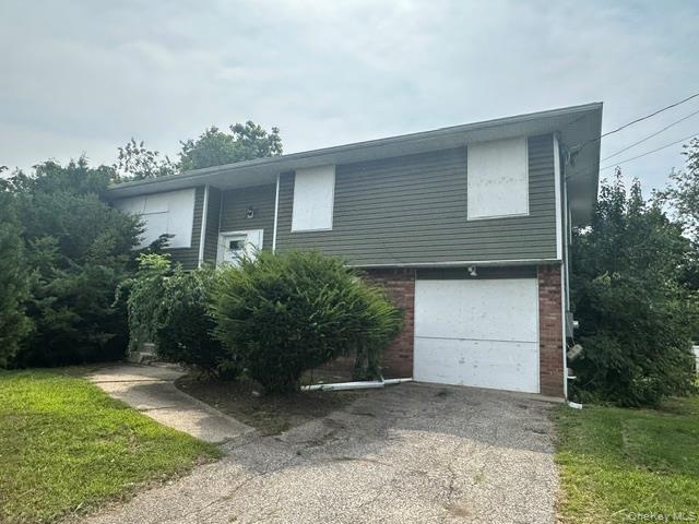 4 bed, 2 bath estate sale at 110 Nathalie Avenue, Amityville, NY — Suffolk County Long Island listing photo