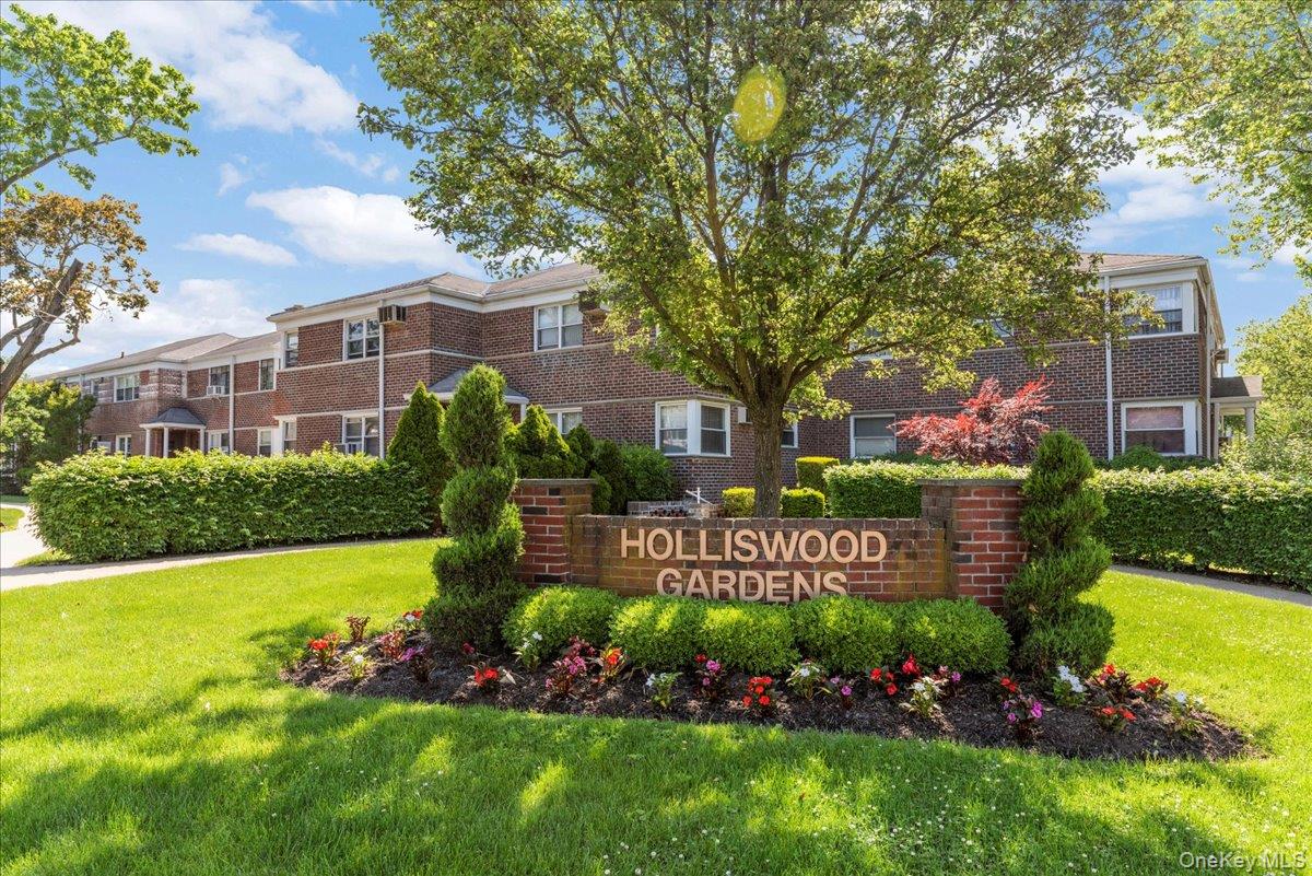 1 bed, 1 bath home for sale at 198-26 Pompeii Avenue, Holliswood, NY — Queens County Long Island listing photo