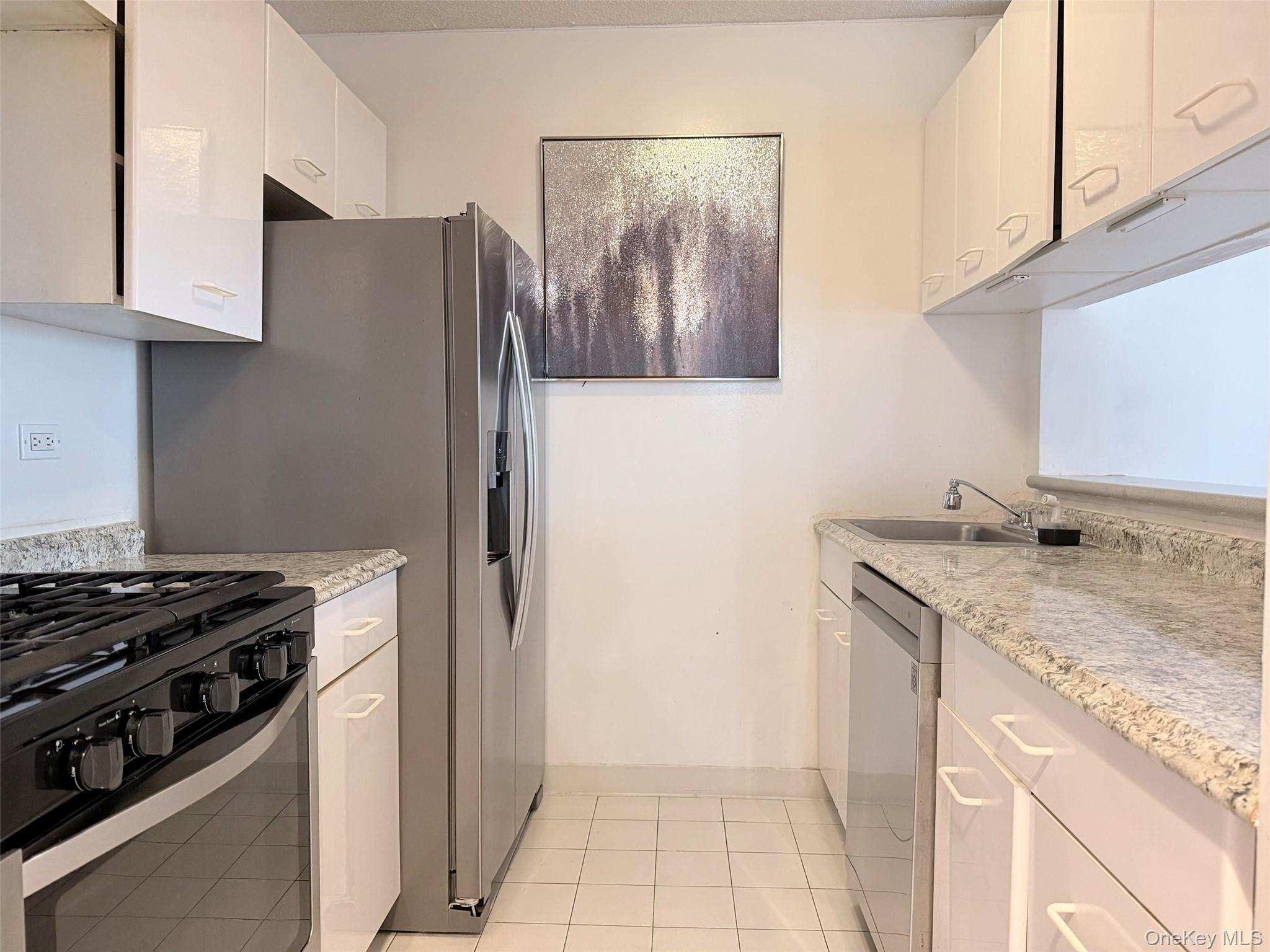 1 bed, 1 bath home for sale at 2 End Avenue, New York (Manhattan), NY — New York (Manhattan) County Long Island listing photo