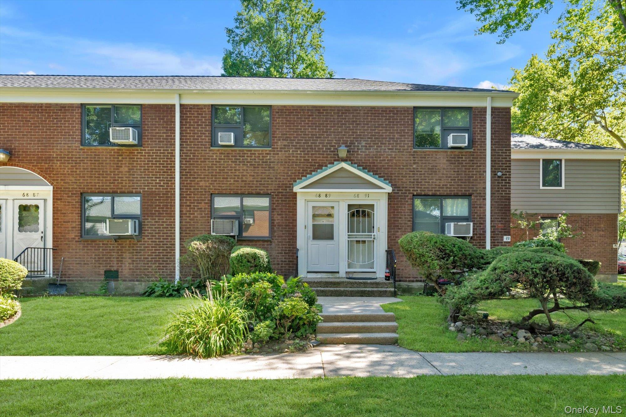 2 bed, 2 bath home for sale at 68-89 218th Street, Oakland Gardens, NY — Queens County Long Island listing photo