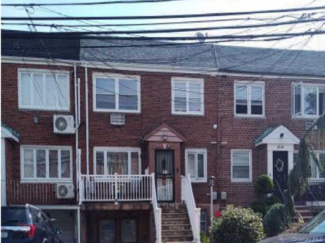 6 bed, 3 bath auction property at 6047 74th Street, Middle Village, NY — Queens County Long Island listing photo