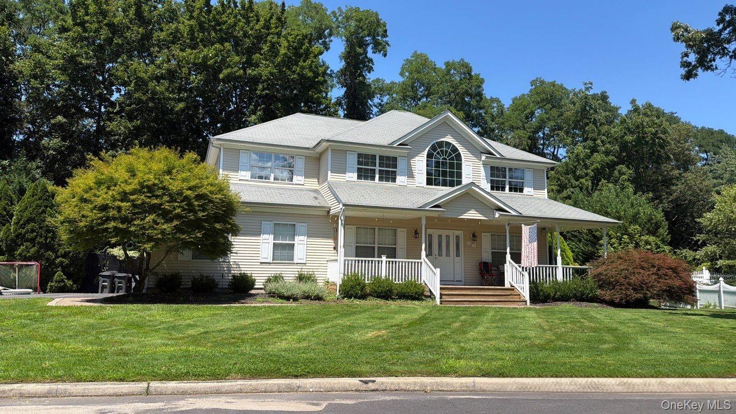 4 bed, 3 bath auction property at 23 Flagpole Lane, East Setauket, NY — Suffolk County Long Island listing photo