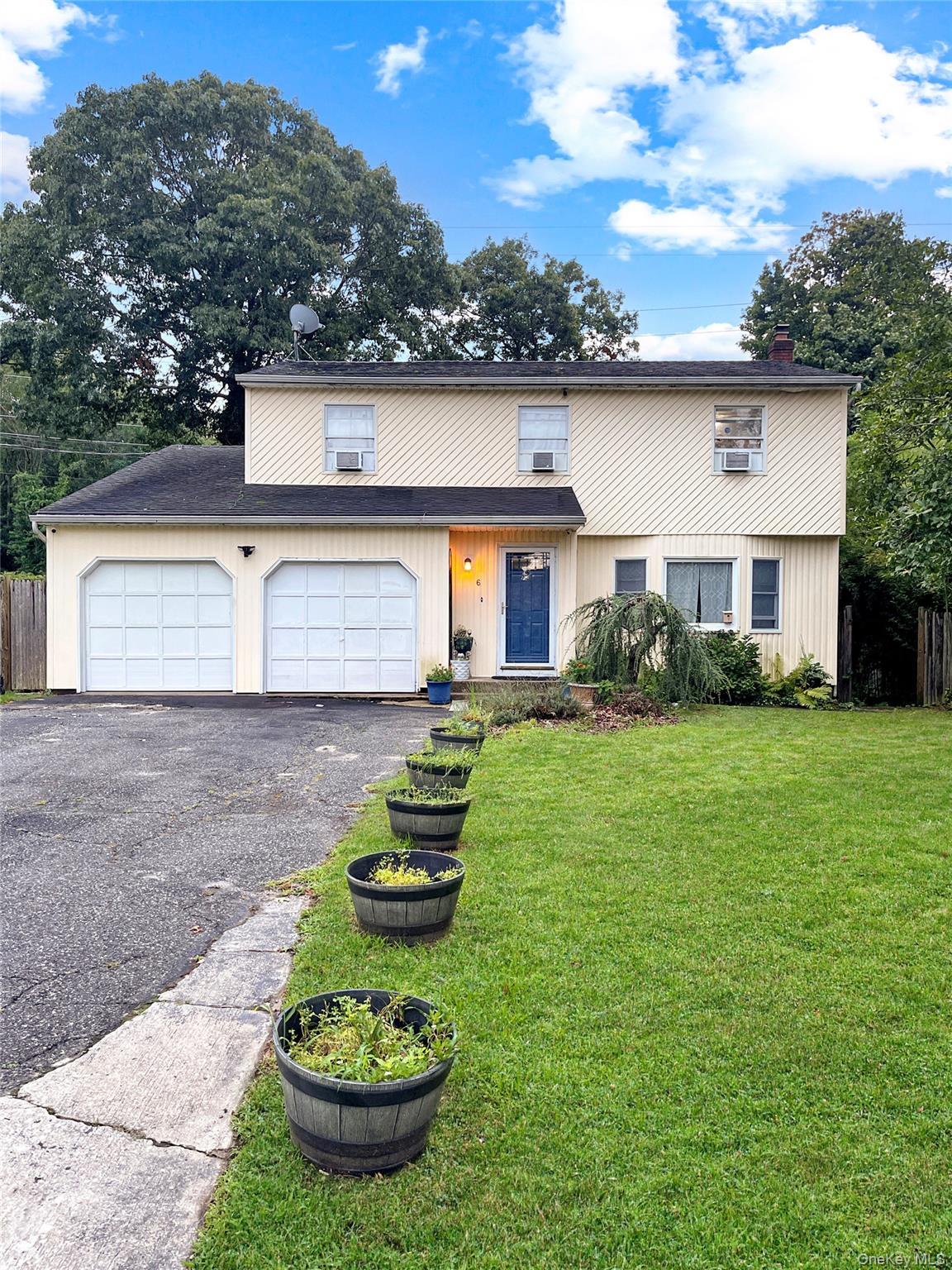 4 bed, 3 bath pre-foreclosure at 6 4th Avenue, Rocky Point, NY — Suffolk County Long Island listing photo