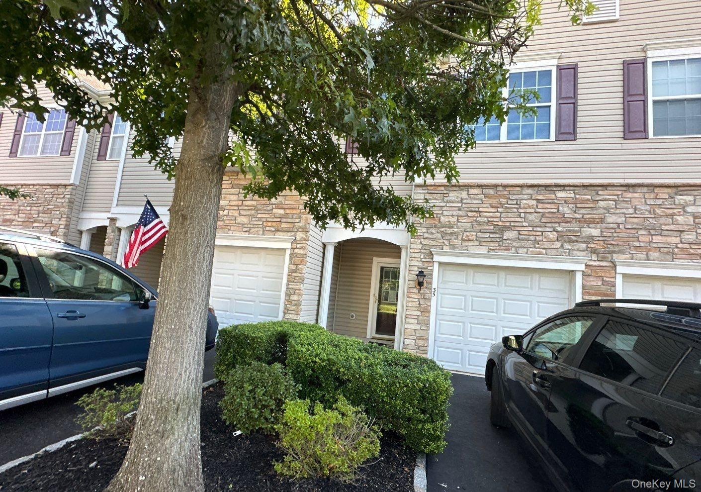 2 bed, 3 bath estate sale at 35 Sugar Pine Lane, Bay Shore, NY — Suffolk County Long Island listing photo