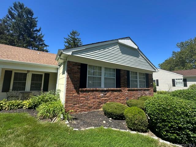 2 bed, 2 bath estate sale at 6 Cobblestone Way, Mount Sinai, NY — Suffolk County Long Island listing photo