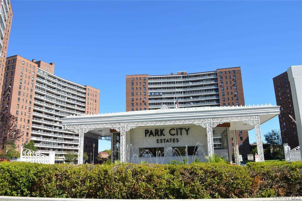 3 bed, 2 bath home for sale at 61-15 98th Street, Rego Park, NY — Queens County Long Island listing photo