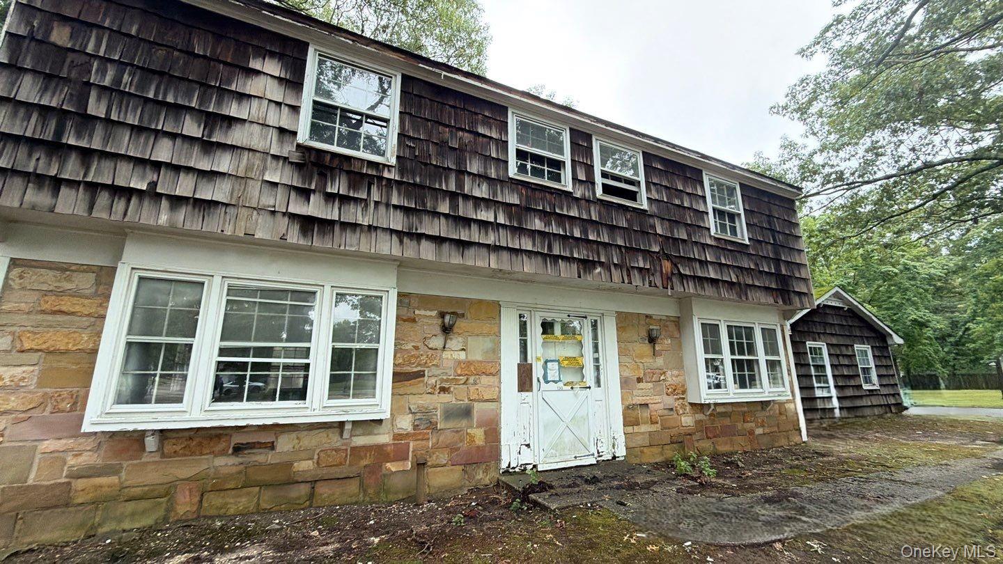 4 bed, 3 bath estate sale at 1343 Stony Brook Road, Stony Brook, NY — Suffolk County Long Island listing photo
