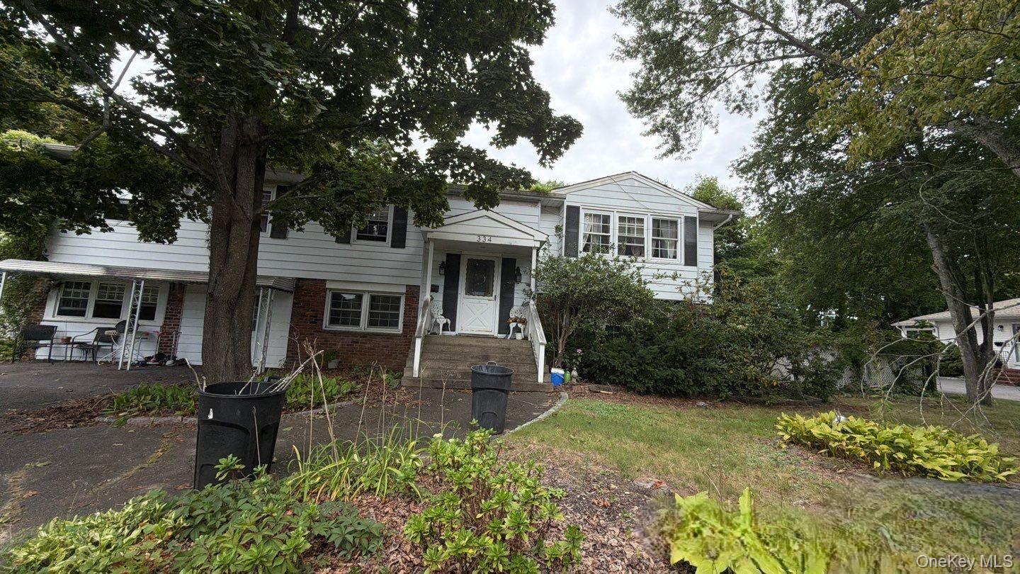 5 bed, 2 bath auction property at 334 Sunrise Avenue, Sayville, NY — Suffolk County Long Island listing photo
