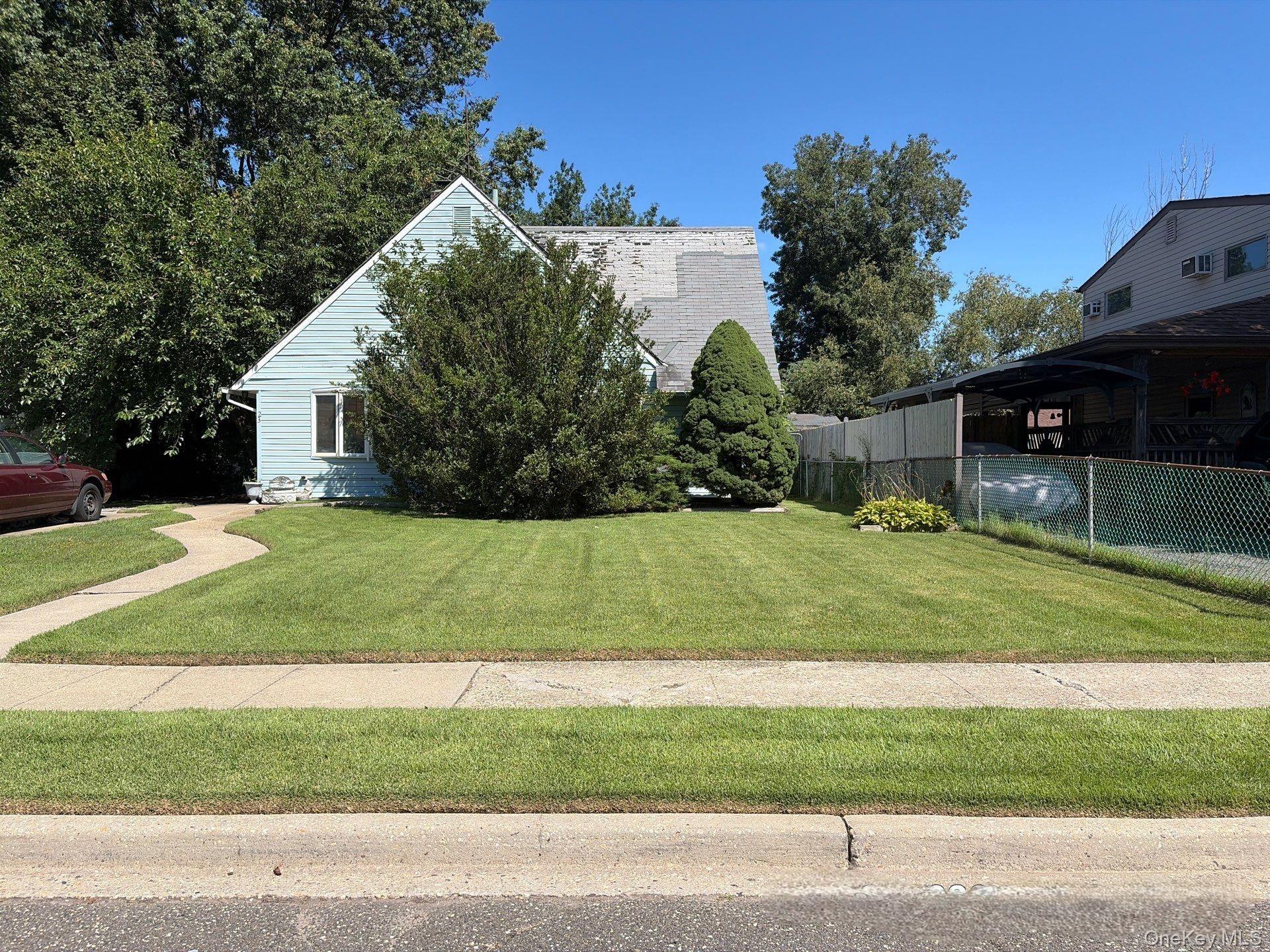 5 bed, 2 bath auction property at 23 Saddler Lane, Levittown, NY — Nassau County Long Island listing photo