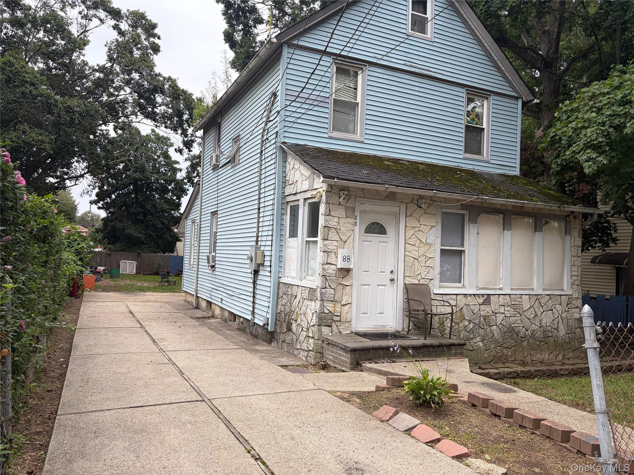 4 bed, 2 bath estate sale at 88 Colonial Avenue, Freeport, NY — Nassau County Long Island listing photo