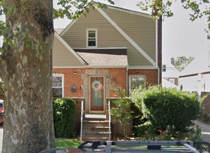 4 bed, 2 bath short sale at 11942 224th Street, Cambria Heights, NY — Queens County Long Island listing photo