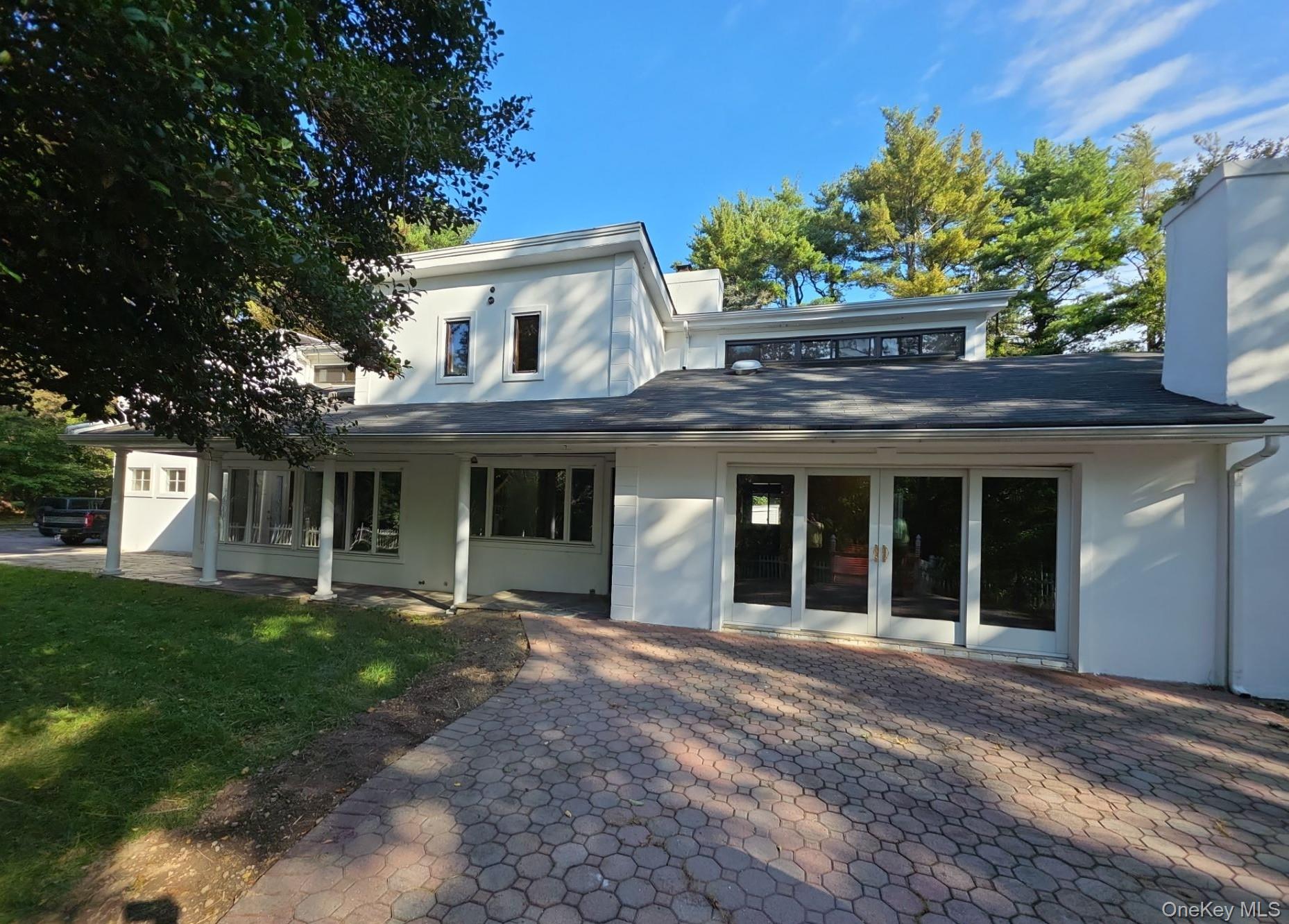 6 bed, 5 bath estate sale at 549 Woodbury Road, Cold Spring Harbor, NY — Suffolk County Long Island listing photo