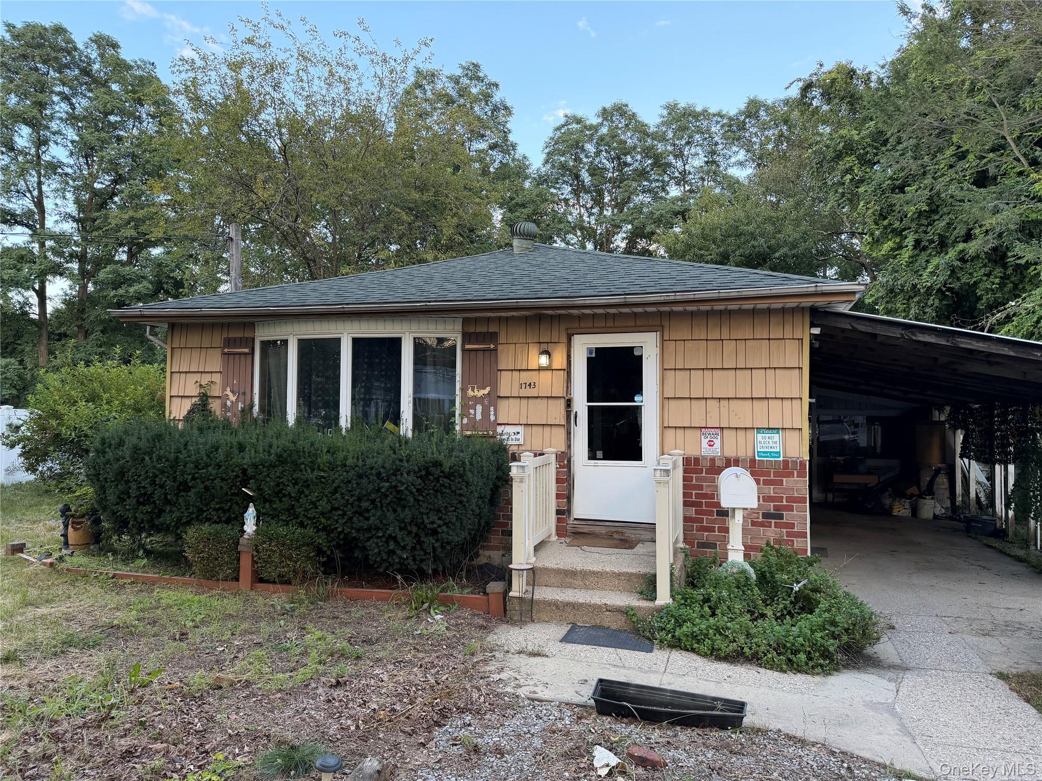 3 bed, 2 bath pre-foreclosure at 1743 Thompson Drive, Bay Shore, NY — Suffolk County Long Island listing photo