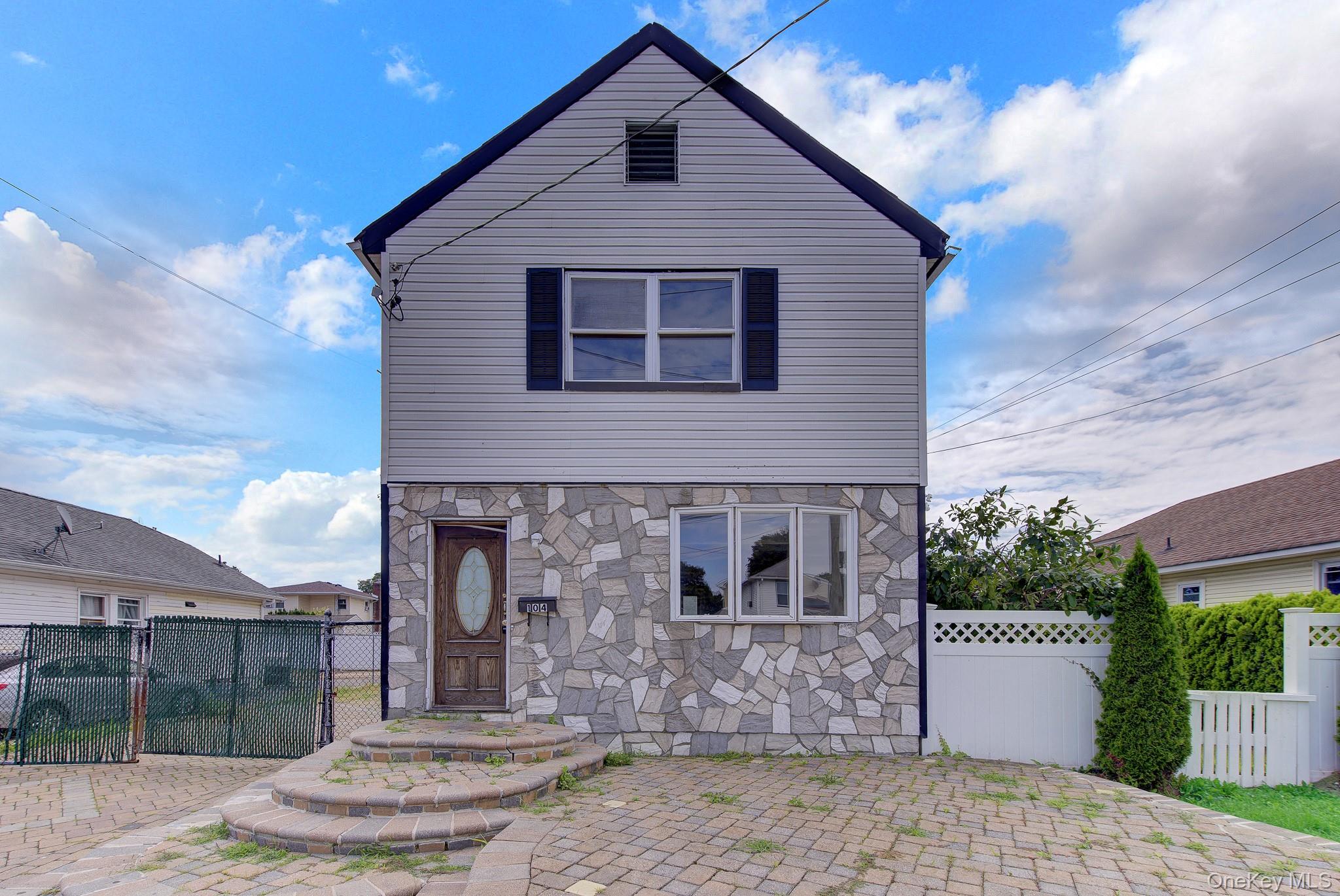 3 bed, 2 bath estate sale at 104 Pennywood Avenue, Roosevelt, NY — Nassau County Long Island listing photo