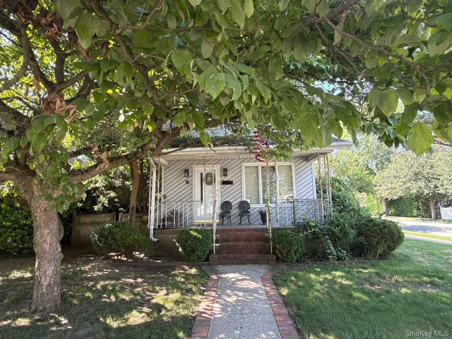 3 bed, 2 bath auction property at 76 Driving Park Avenue, Lynbrook, NY — Nassau County Long Island listing photo