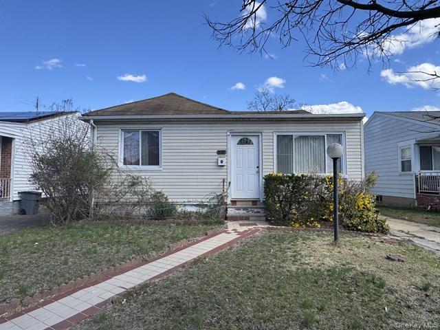 3 bed, 1 bath estate sale at 12137 237th Street, Rosedale, NY — Queens County Long Island listing photo