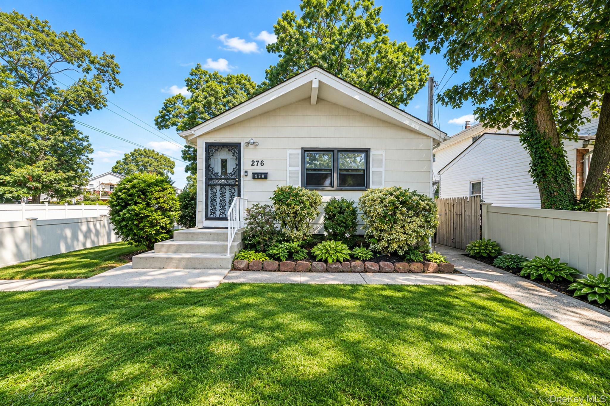 3 bed, 2 bath estate sale at 276 Deauville Boulevard, Copiague, NY — Suffolk County Long Island listing photo