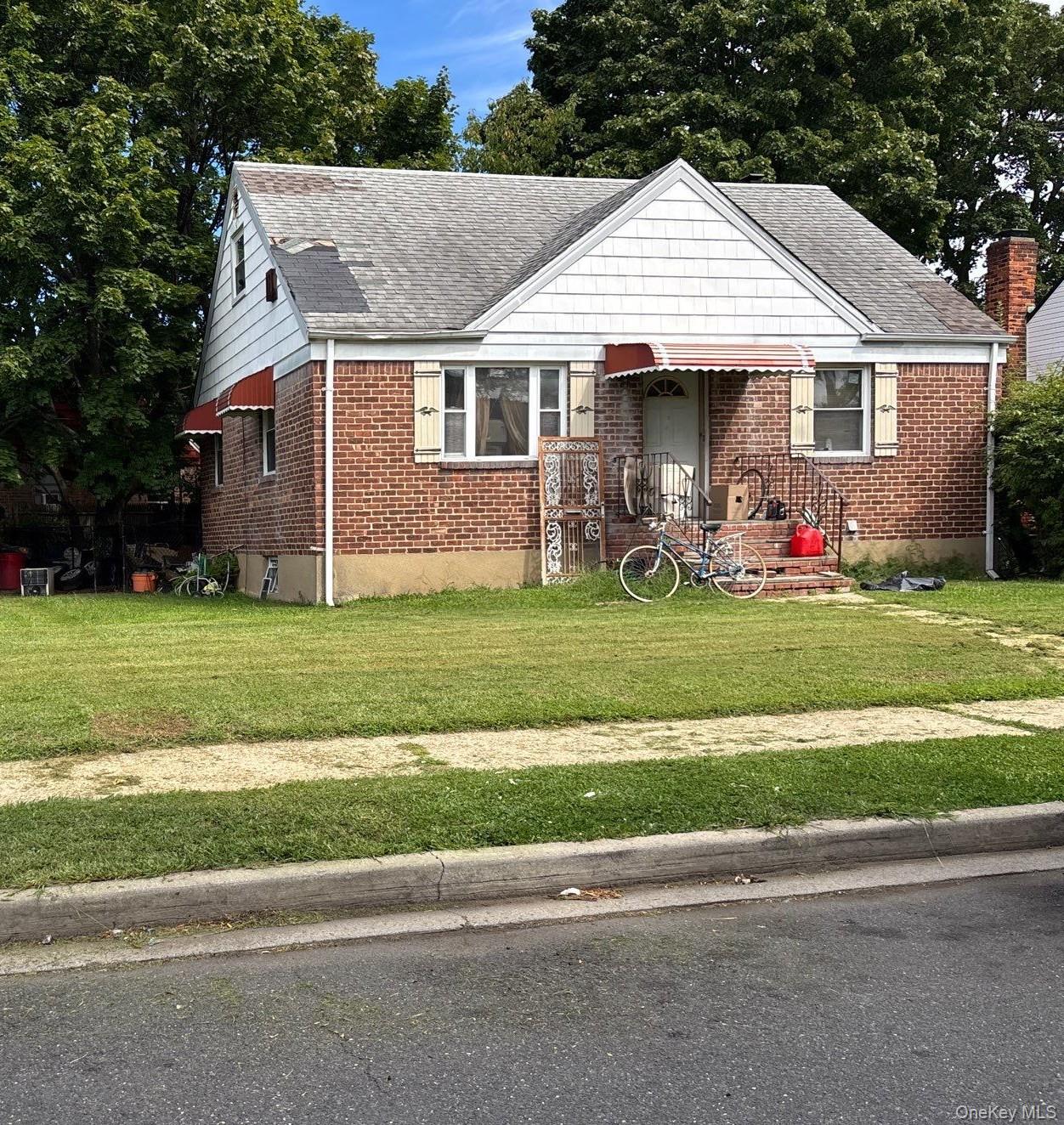 3 bed, 1 bath auction property at 89 Chase Street, Hempstead, NY — Nassau County Long Island listing photo