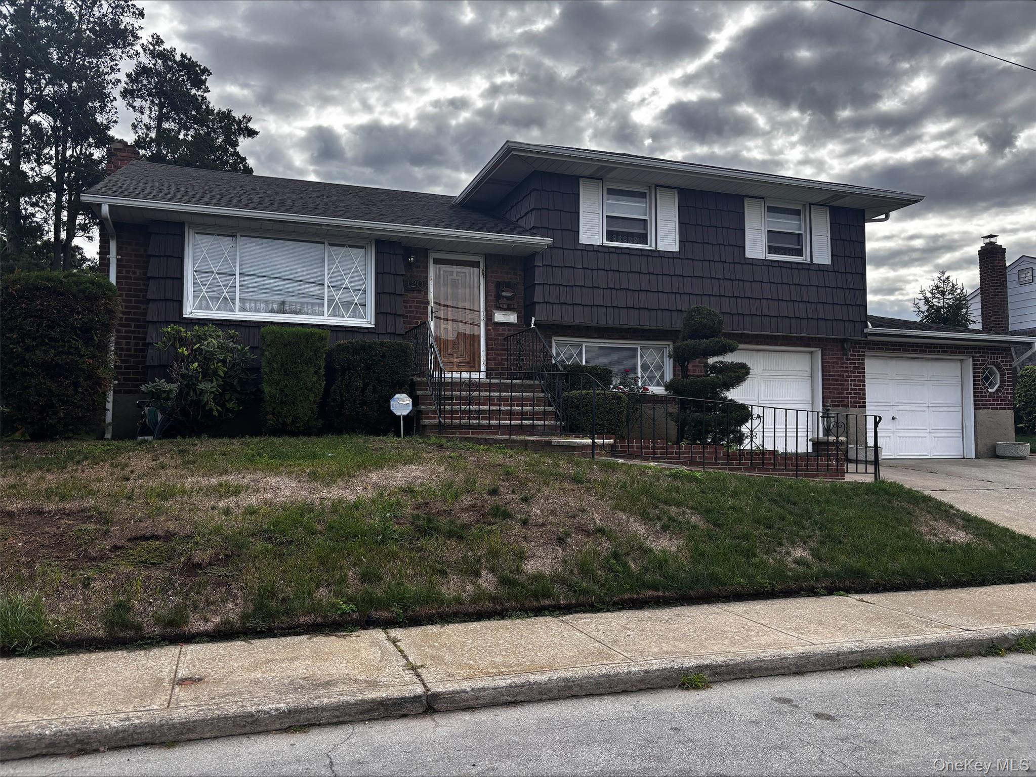 3 bed, 2 bath auction property at 120 Osborne Road, West Hempstead, NY — Nassau County Long Island listing photo