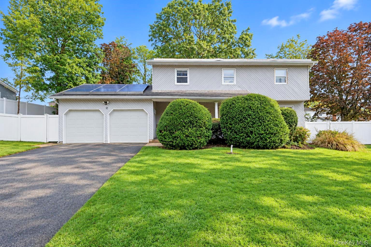 5 bed, 4 bath pre-foreclosure at 38 Waterford Drive, Wheatley Heights, NY — Suffolk County Long Island listing photo