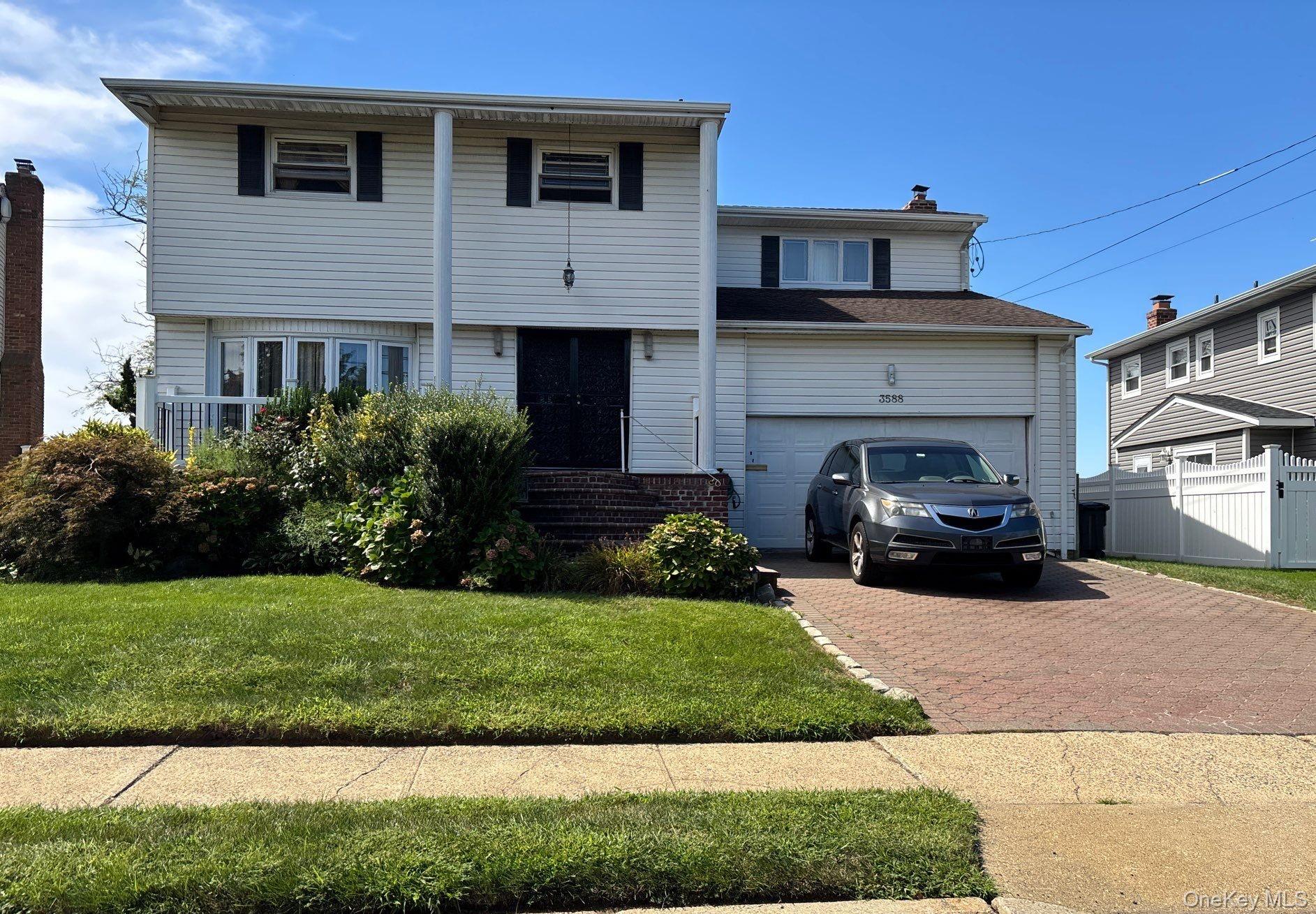 4 bed, 4 bath auction property at 3588 Bertha Drive, Baldwin, NY — Nassau County Long Island listing photo