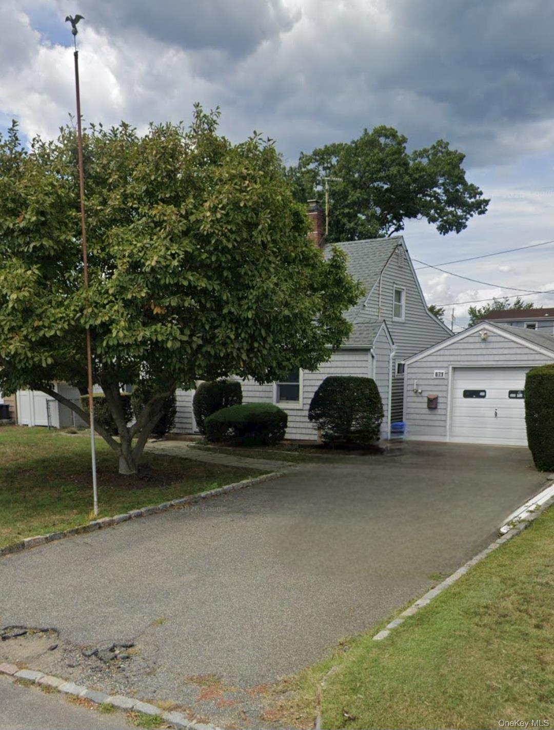 4 bed, 1 bath short sale at 671 Lowell Street, Westbury, NY — Nassau County Long Island listing photo