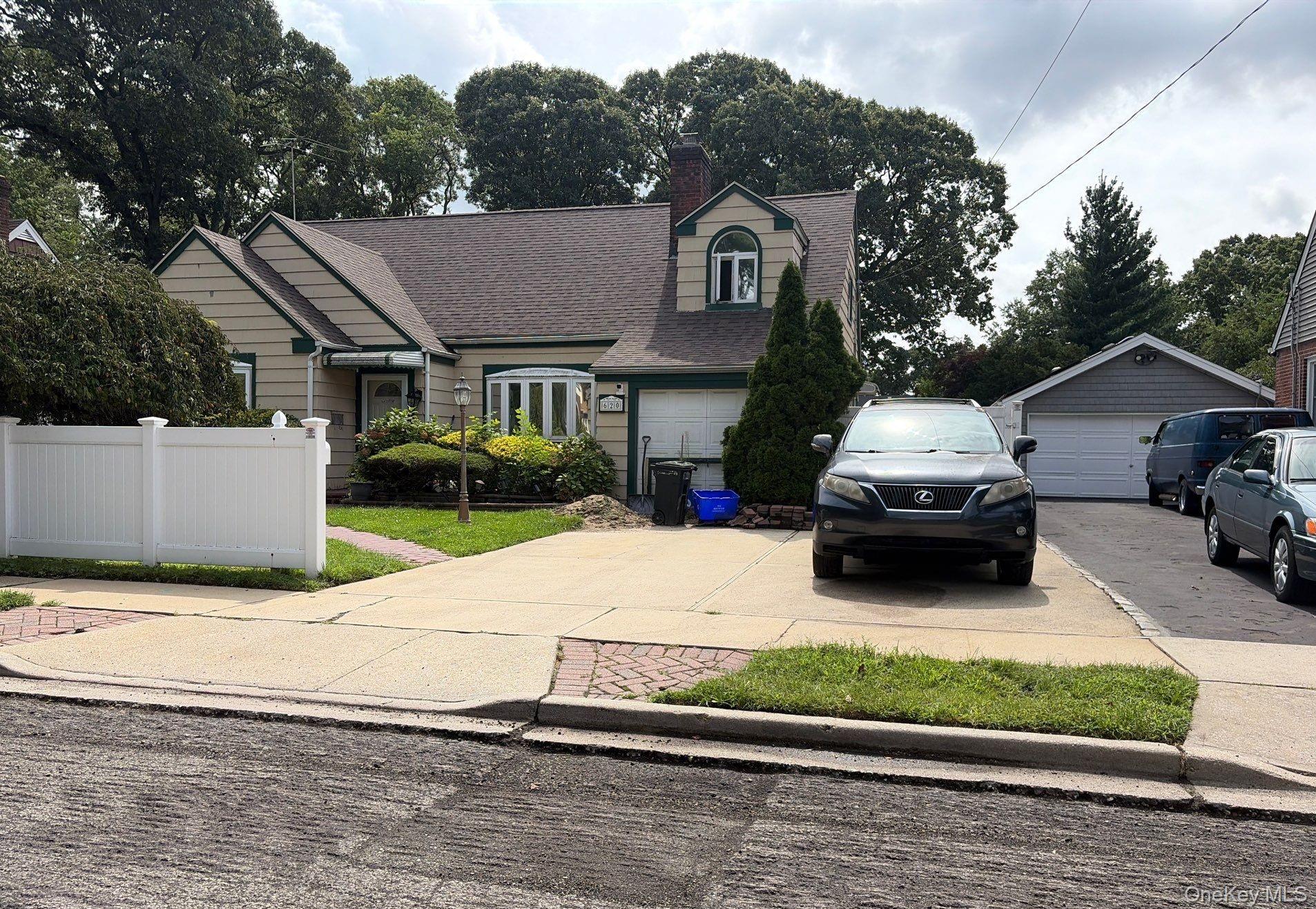 2 bed, 1 bath auction property at 620 Grant Avenue, Baldwin, NY — Nassau County Long Island listing photo