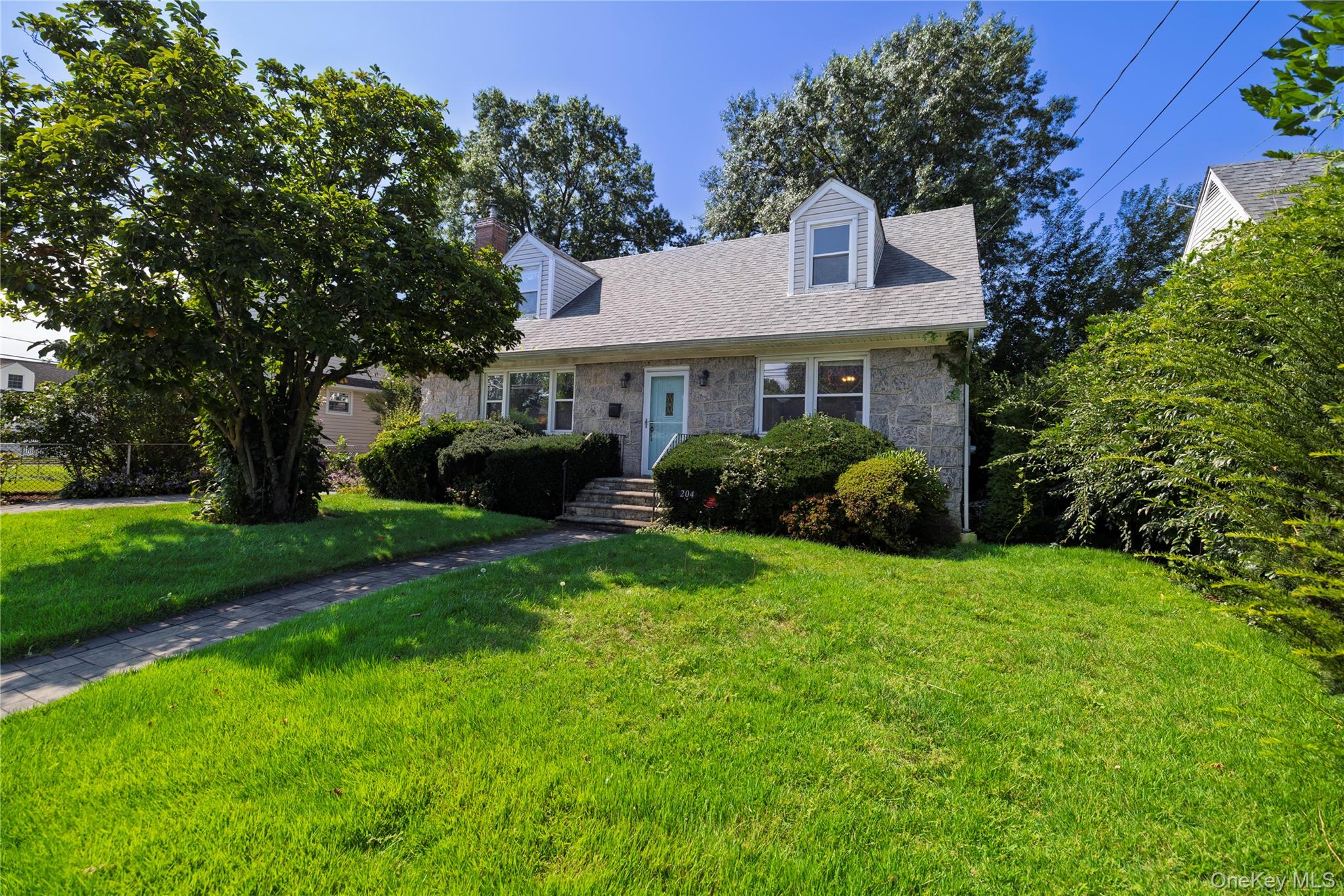 5 bed, 2 bath estate sale at 204 Pamlico Avenue, Uniondale, NY — Nassau County Long Island listing photo