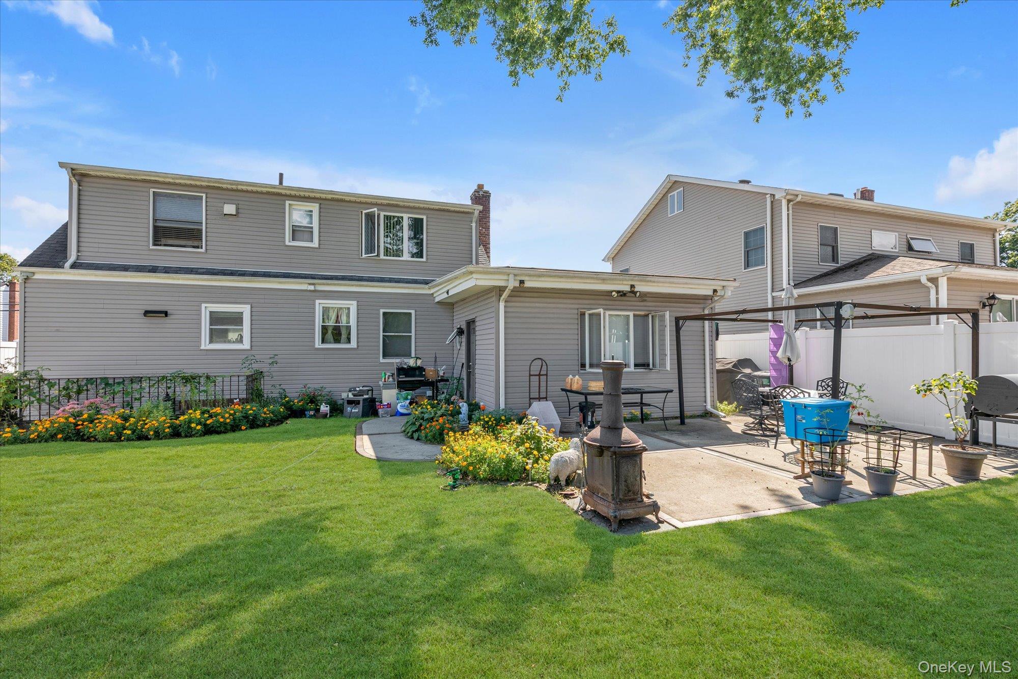 3 bed, 2 bath estate sale at 15 Lexington Avenue, Westbury, NY — Nassau County Long Island listing photo