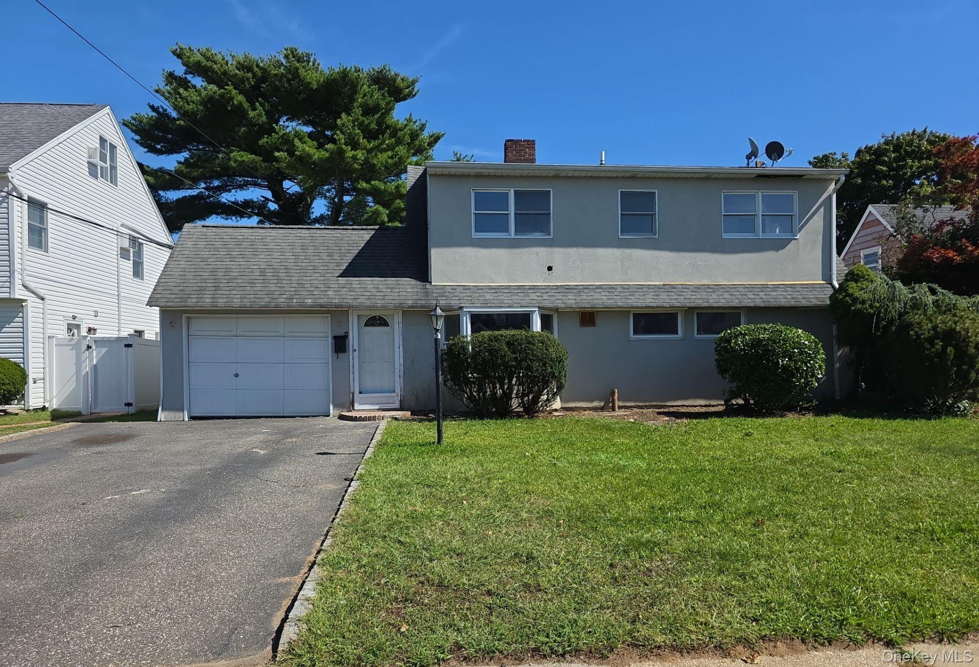 6 bed, 2 bath estate sale at 22 Tarry Lane, Levittown, NY — Nassau County Long Island listing photo