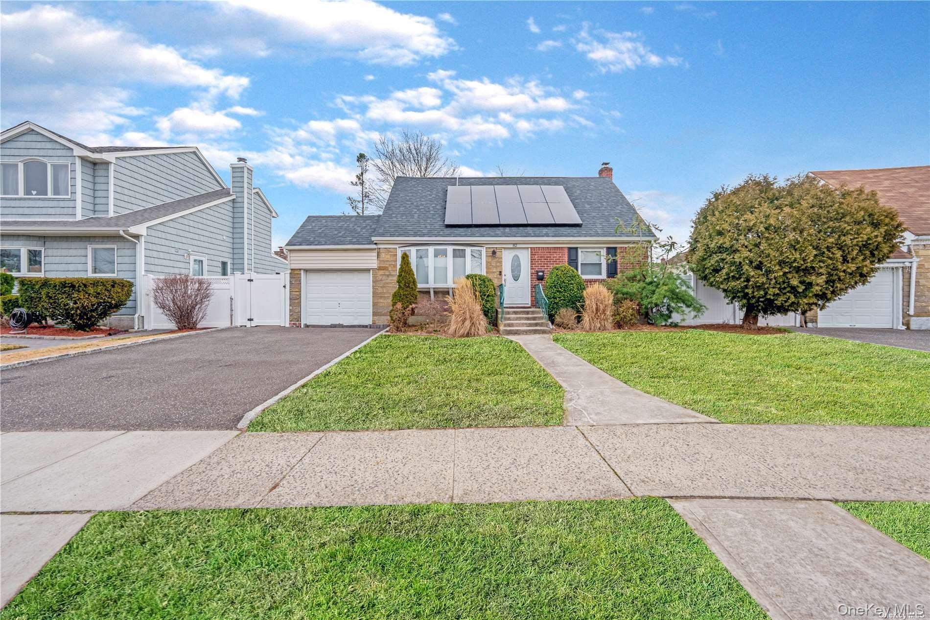 4 bed, 3 bath estate sale at 82 Pengon Circle, East Meadow, NY — Nassau County Long Island listing photo