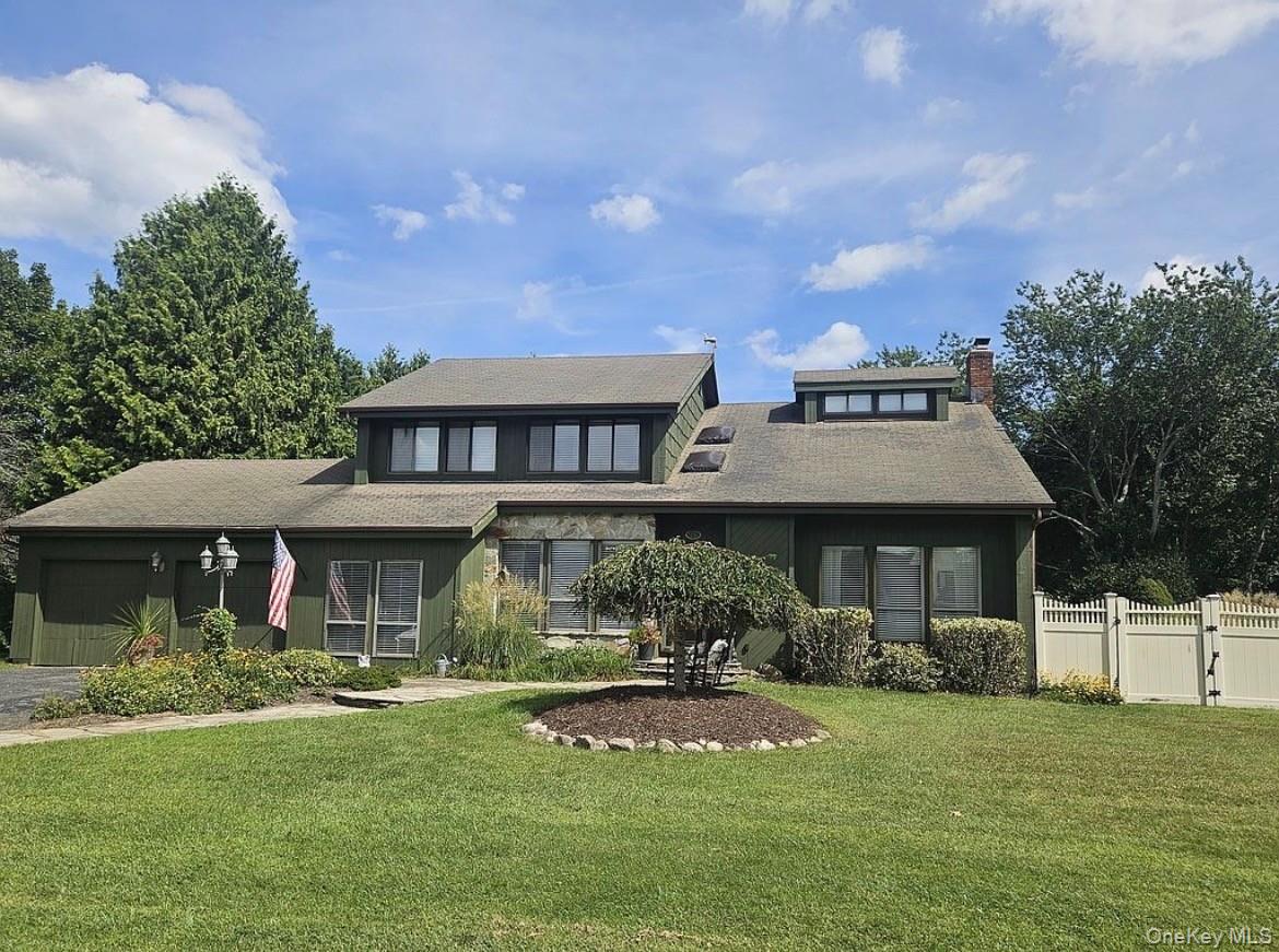 4 bed, 3 bath short sale at 15 Vineyard Way, Mount Sinai, NY — Suffolk County Long Island listing photo