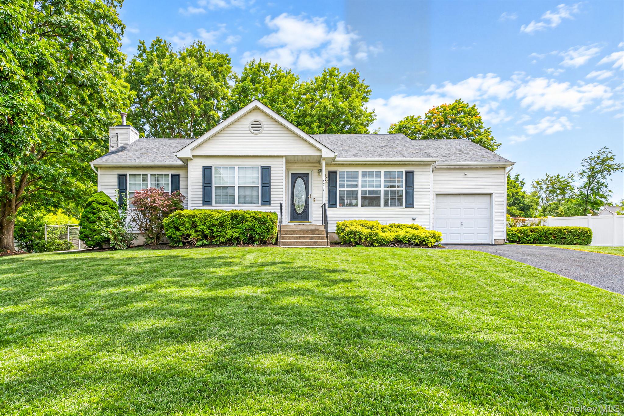 3 bed, 3 bath estate sale at 23 School Street, Lake Ronkonkoma, NY — Suffolk County Long Island listing photo