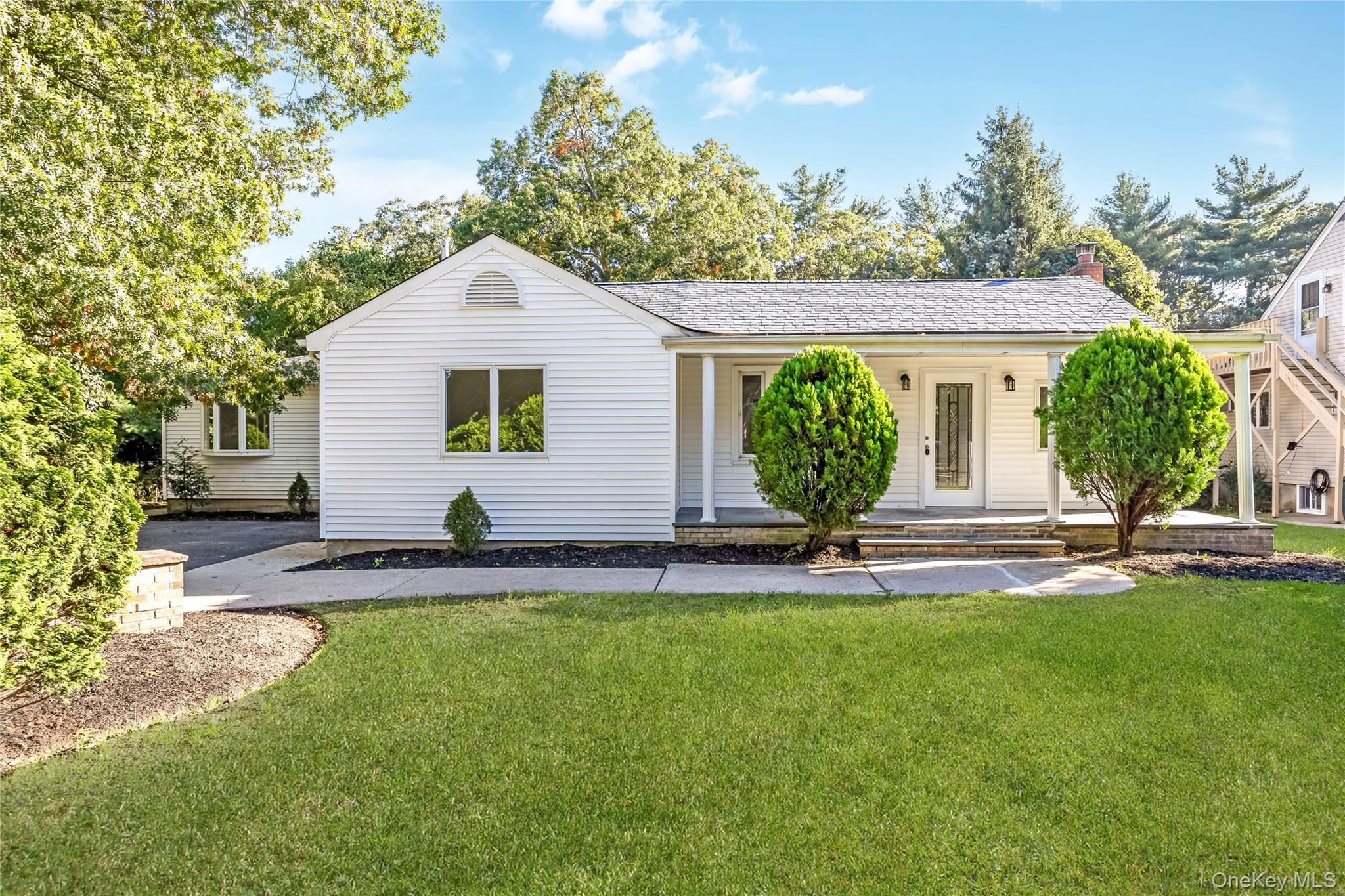 4 bed, 3 bath estate sale at 52 Rexmere Avenue, Farmingville, NY — Suffolk County Long Island listing photo
