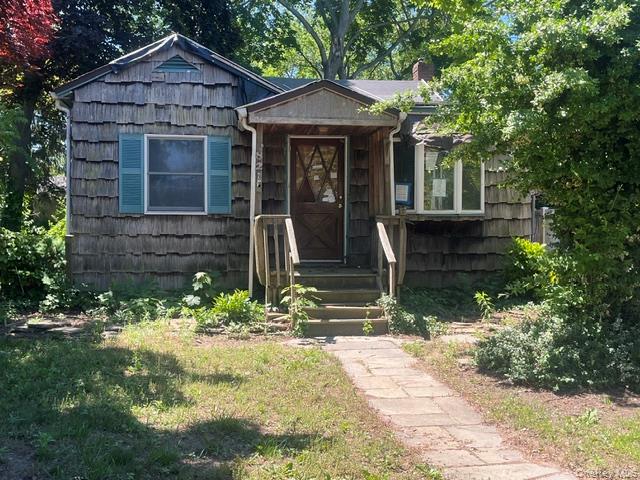 3 bed, 1 bath estate sale at 82 4th Street, Lake Ronkonkoma, NY — Suffolk County Long Island listing photo