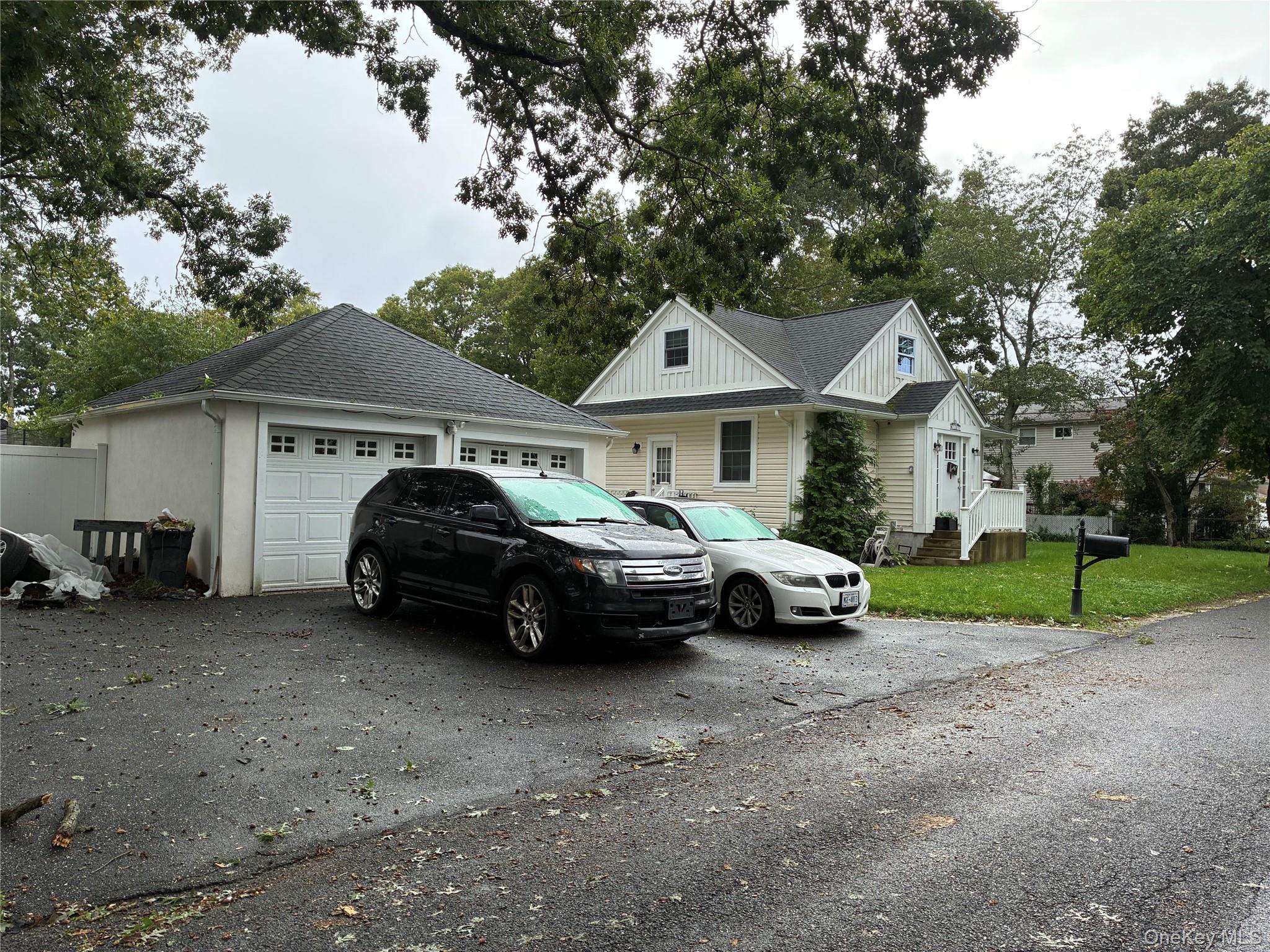2 bed, 2 bath short sale at 124 Bradford Avenue, Holbrook, NY — Suffolk County Long Island listing photo