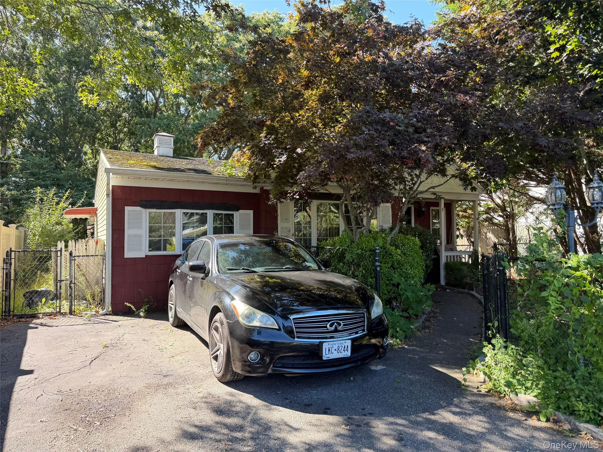 3 bed, 1 bath estate sale at 30 Oakwood Drive, Shirley, NY — Suffolk County Long Island listing photo