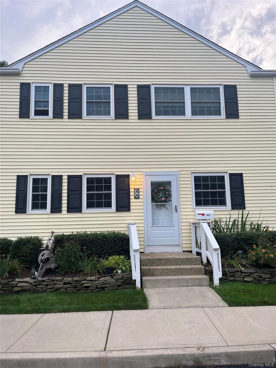 1 bed, 1 bath home for sale at 866 Village Drive, Hauppauge, NY — Suffolk County Long Island listing photo