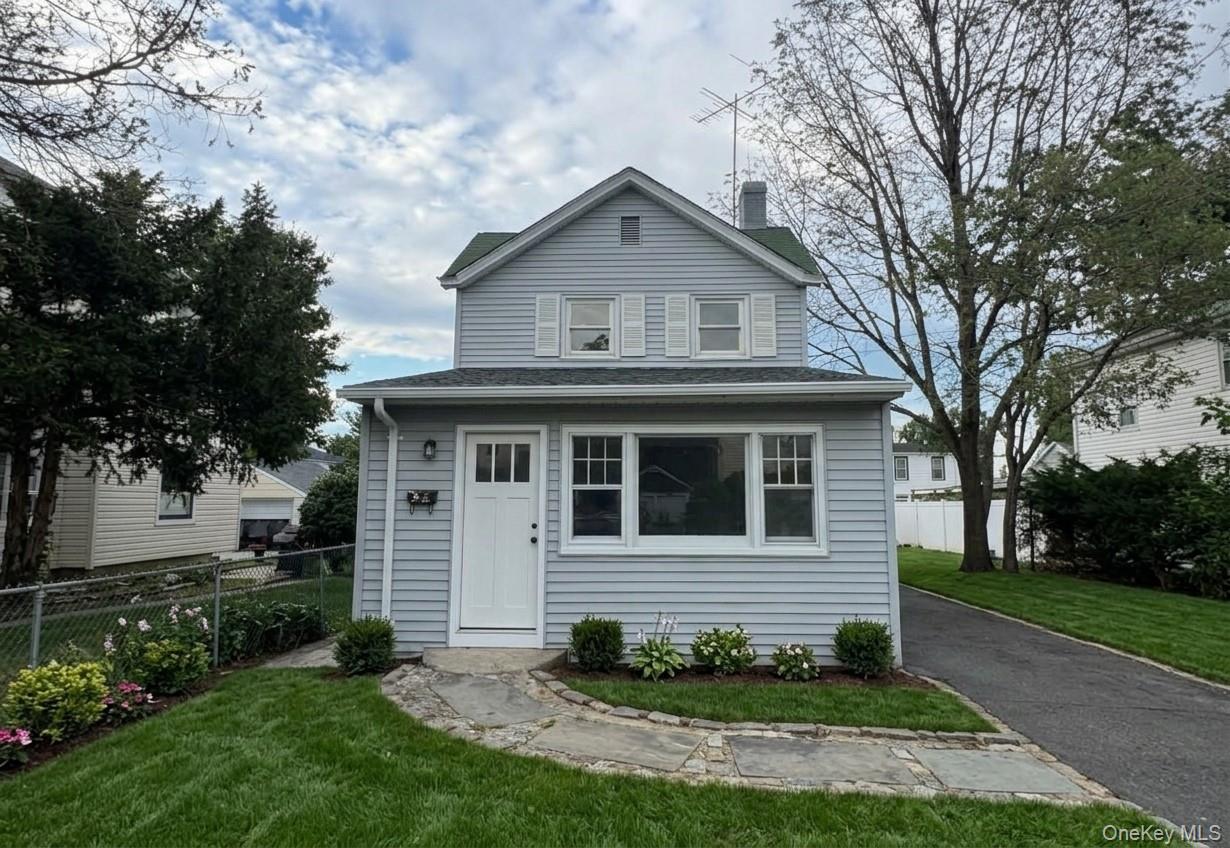 3 bed, 2 bath estate sale at 52 Coles Street, Glen Cove, NY — Nassau County Long Island listing photo
