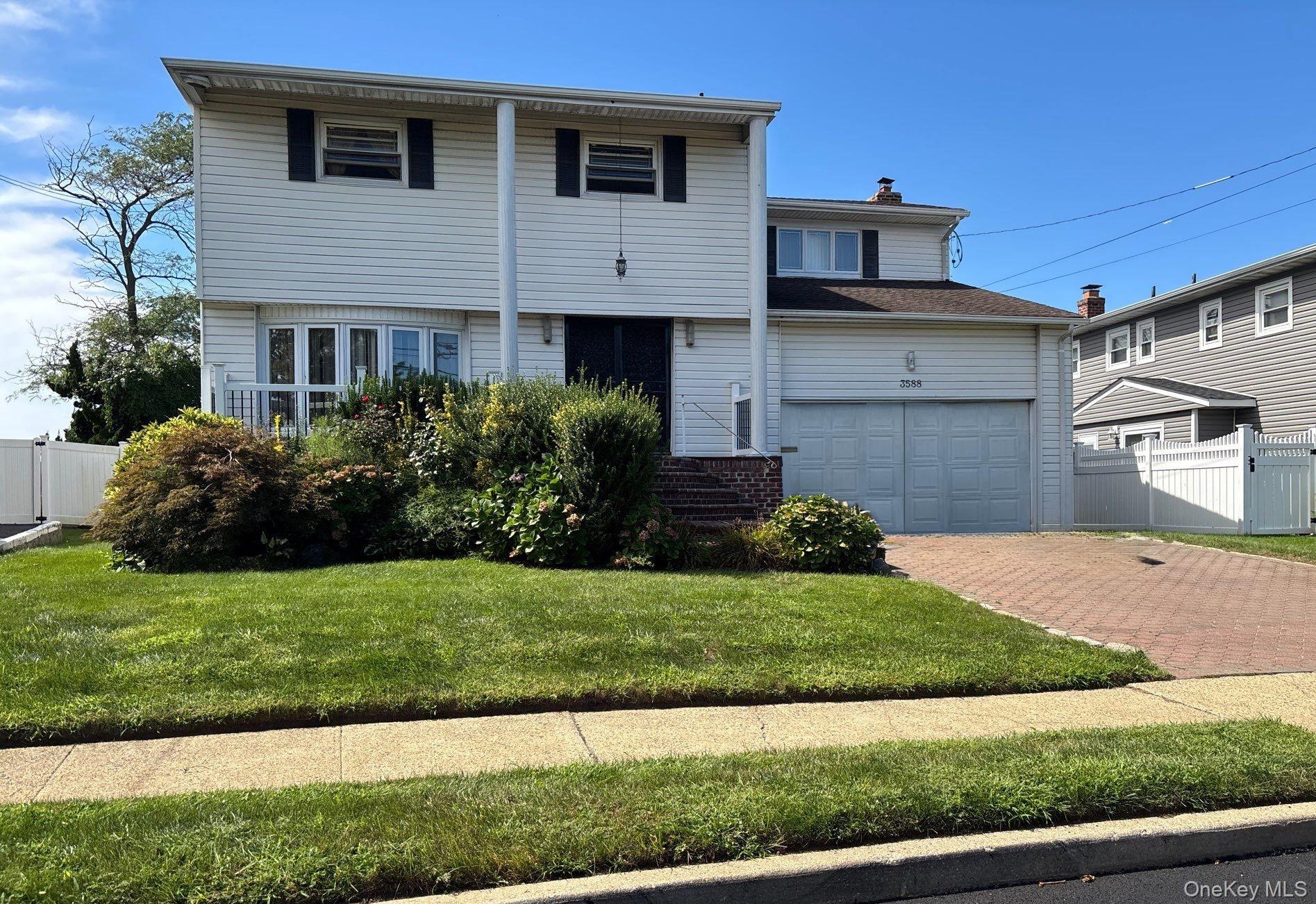 4 bed, 4 bath auction property at 3588 Bertha Drive, Baldwin, NY — Nassau County Long Island listing photo