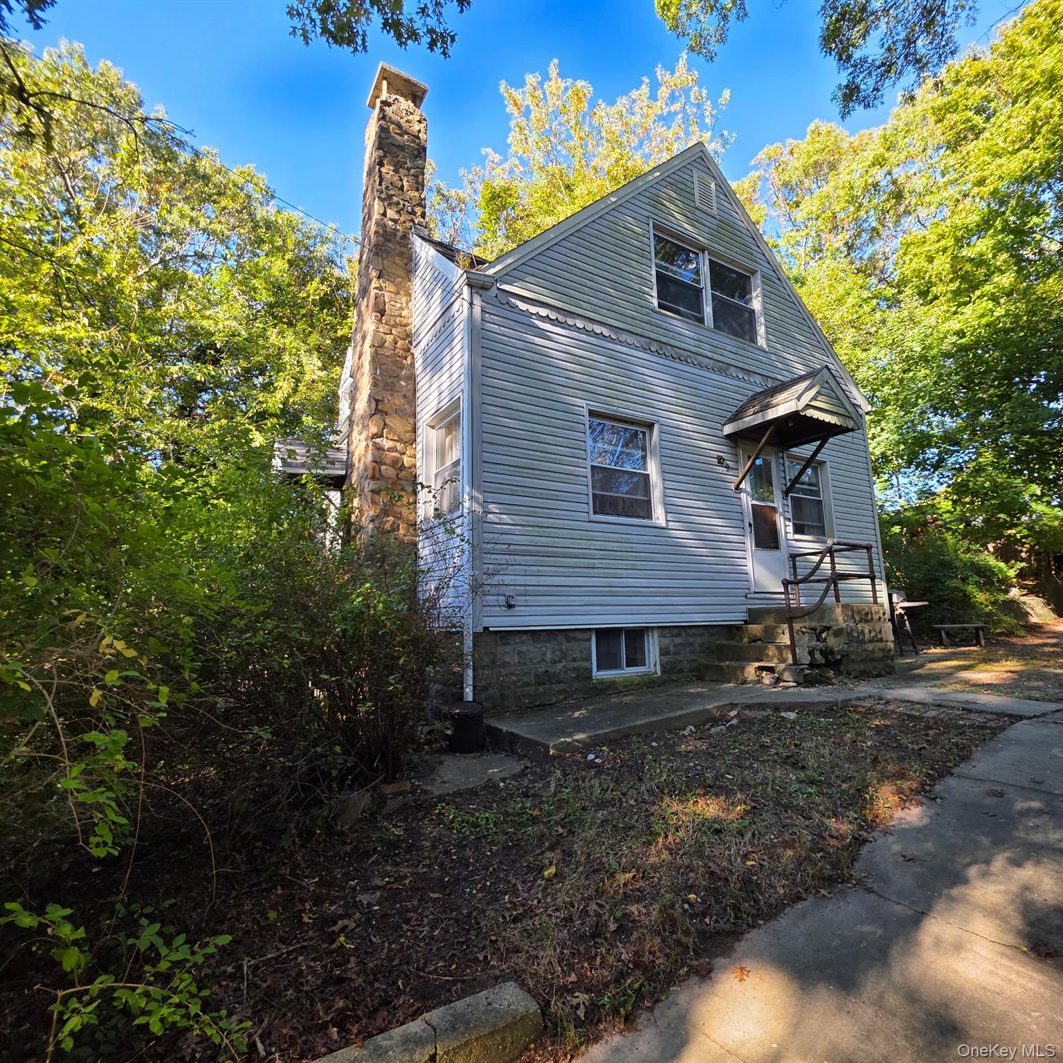 3 bed, 2 bath estate sale at 9 Friendship Drive, Rocky Point, NY — Suffolk County Long Island listing photo