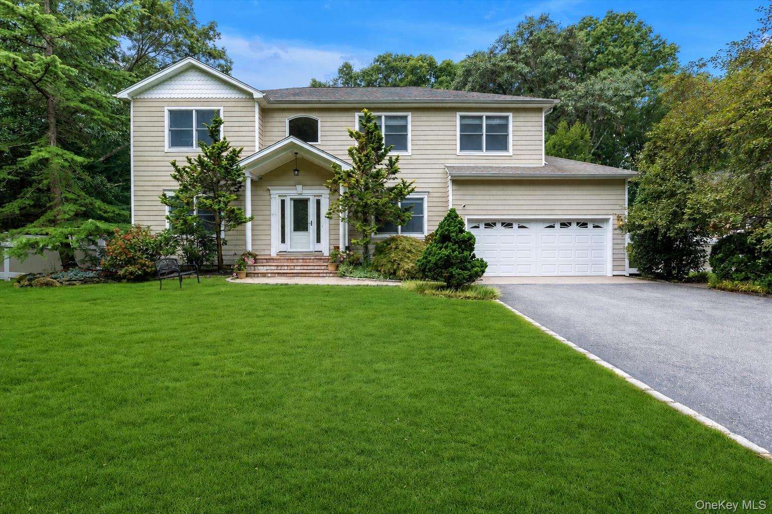 4 bed, 4 bath home for sale at 25 Pashen Place, Dix Hills, NY — Suffolk County Long Island listing photo