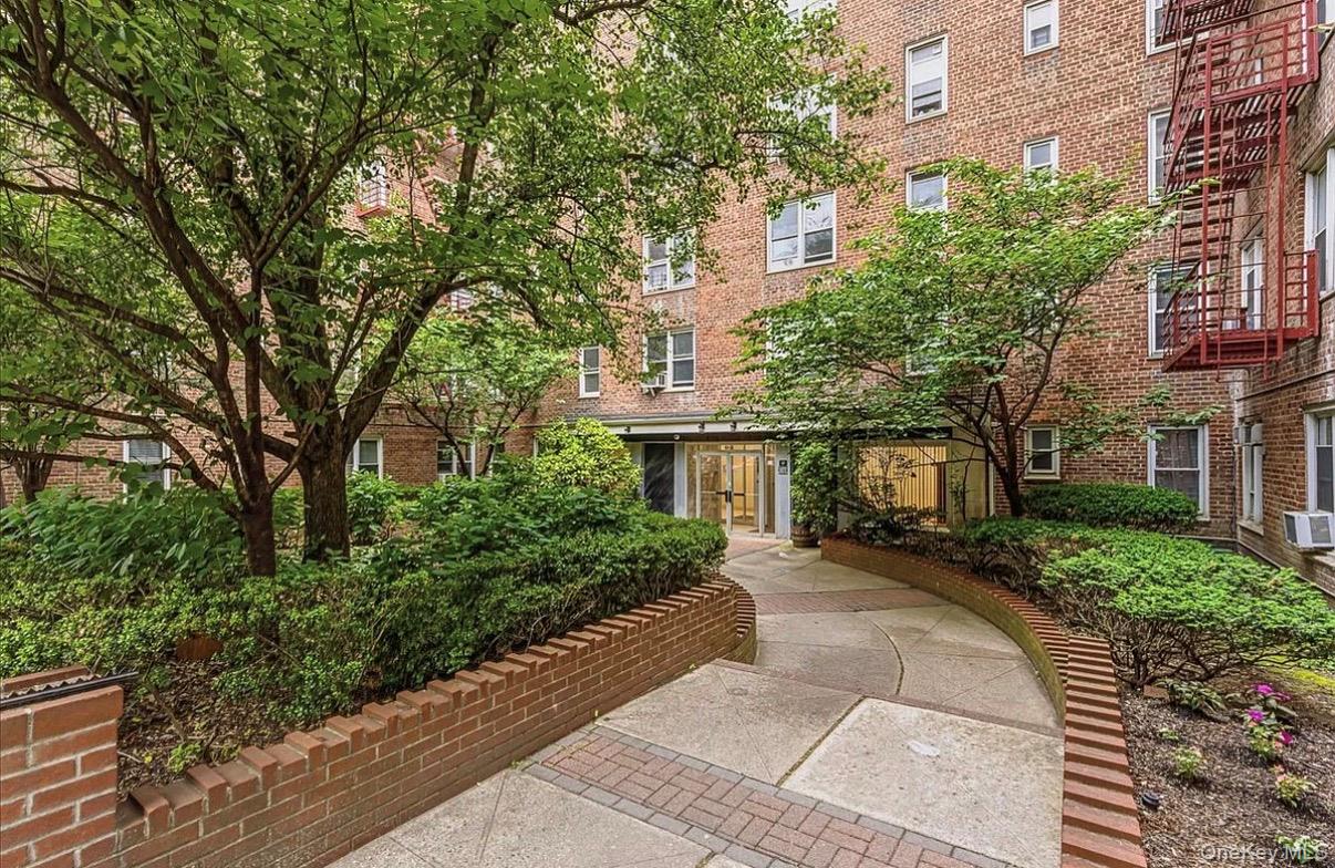 2 bed, 1 bath home for sale at 62-59 108 108 Street, Forest Hills, NY — Queens County Long Island listing photo