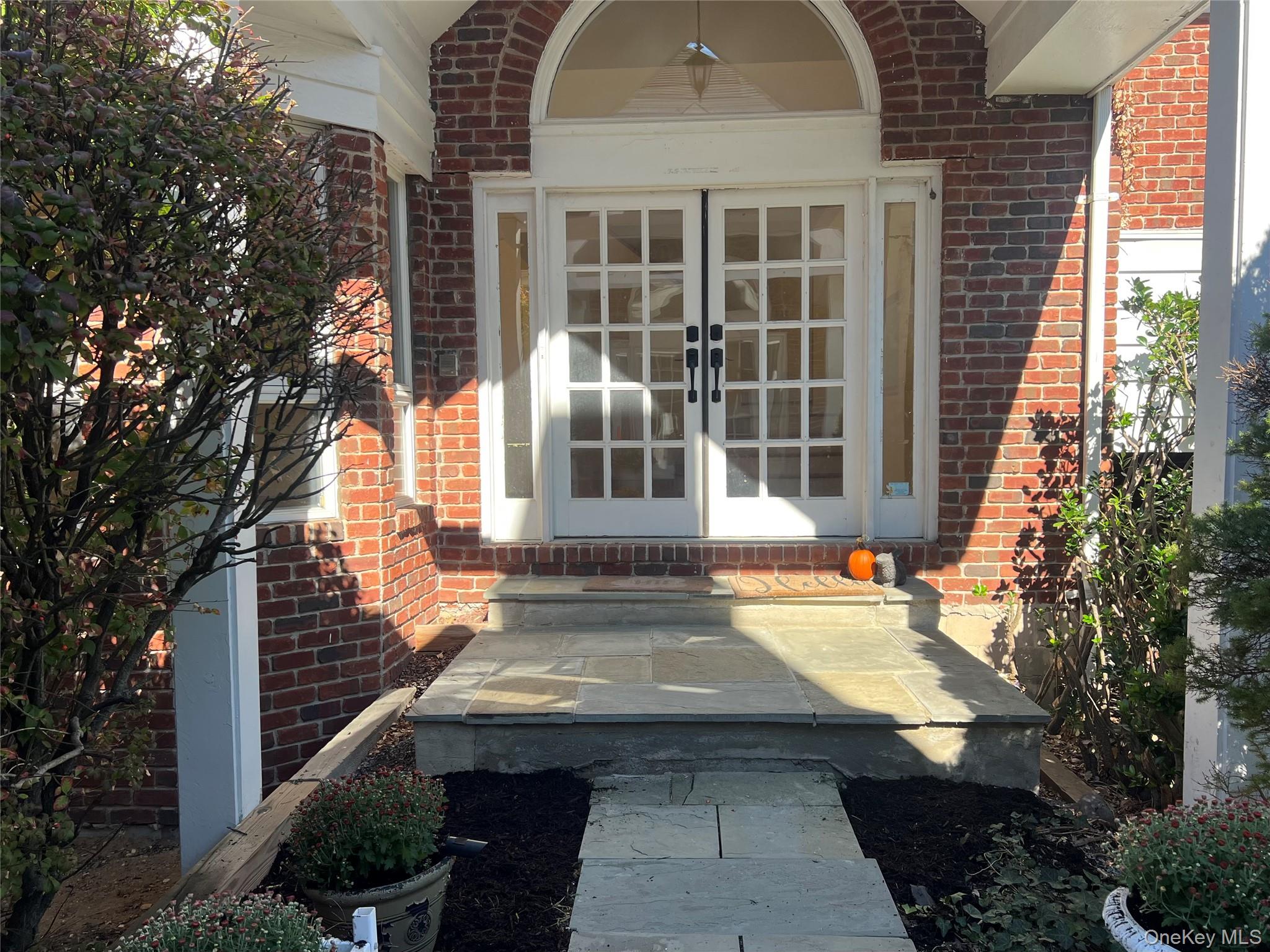 3 bed, 3 bath home for sale at 5 Deep Woods Court, Glen Cove, NY — Nassau County Long Island listing photo
