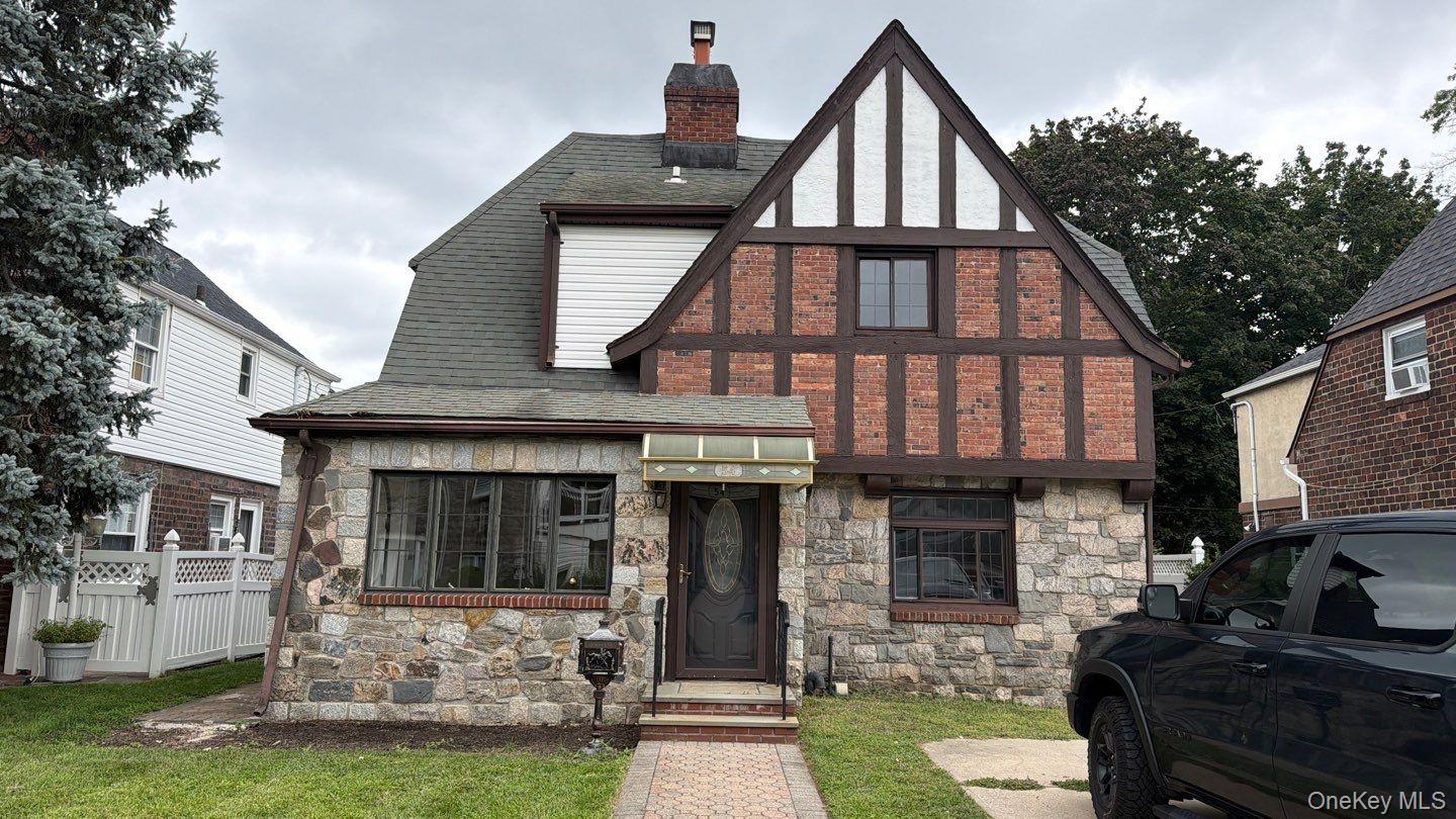 3 bed, 2 bath estate sale at 54 Surrey Lane, Hempstead, NY — Nassau County Long Island listing photo